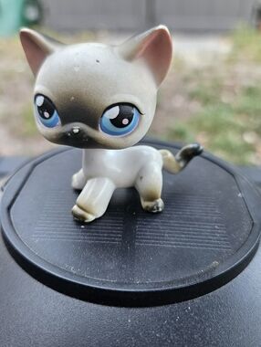 Hasbro Littlest Pet Shop Dachshund 932 Pink Eyes LPS Authentic